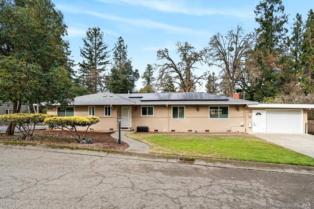 3 bedroom house for sale at 1580 Glenwood Dr Ukiah 95482 - $570,000