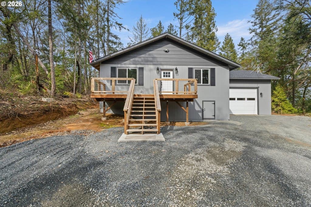 2 bedroom house for sale at 536 Annis St Canyonville - $439,000