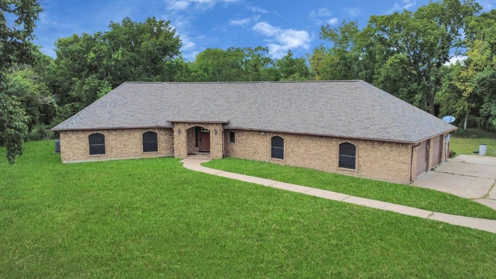 4 bedroom house for sale at 7825 Hughes Ranch Rd Pearland 77581 - $725,000