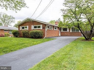 4 bedroom house for sale at 10102 Cornwall Rd Fairfax 22030 - $747,000