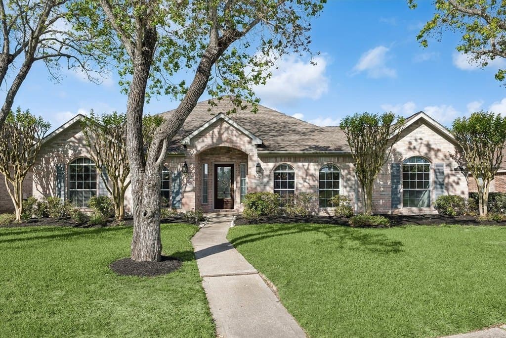 4 bedroom house for sale at 403 Primrose Ln League City 77573 - $434,000