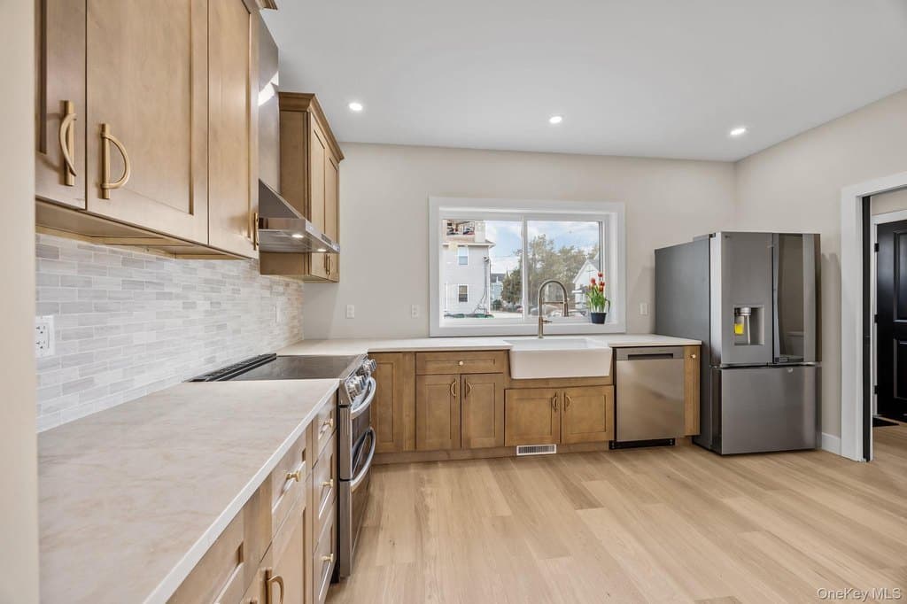 3 bedroom house for sale at 50 Church St Beacon - $949,000