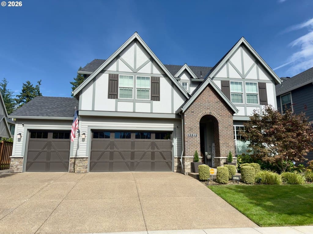 5 bedroom house for sale at 15315 SE Lewis St Happy Valley 97086 - $899,900