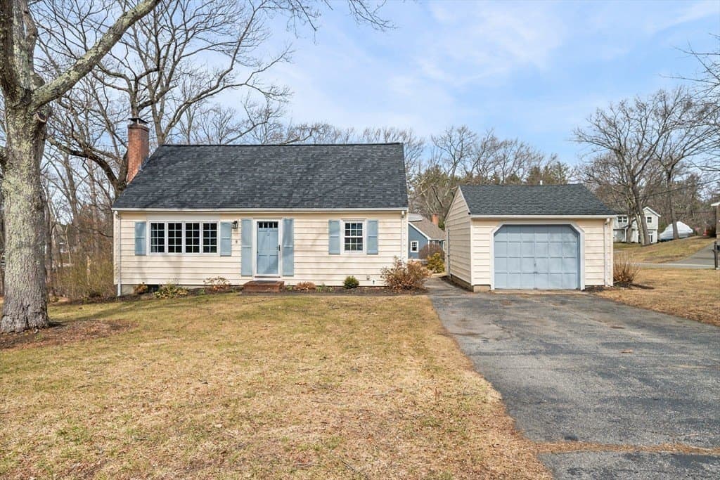 3 bedroom house for sale at 2 Ashcroft Ter Groveland 01834 - $590,000