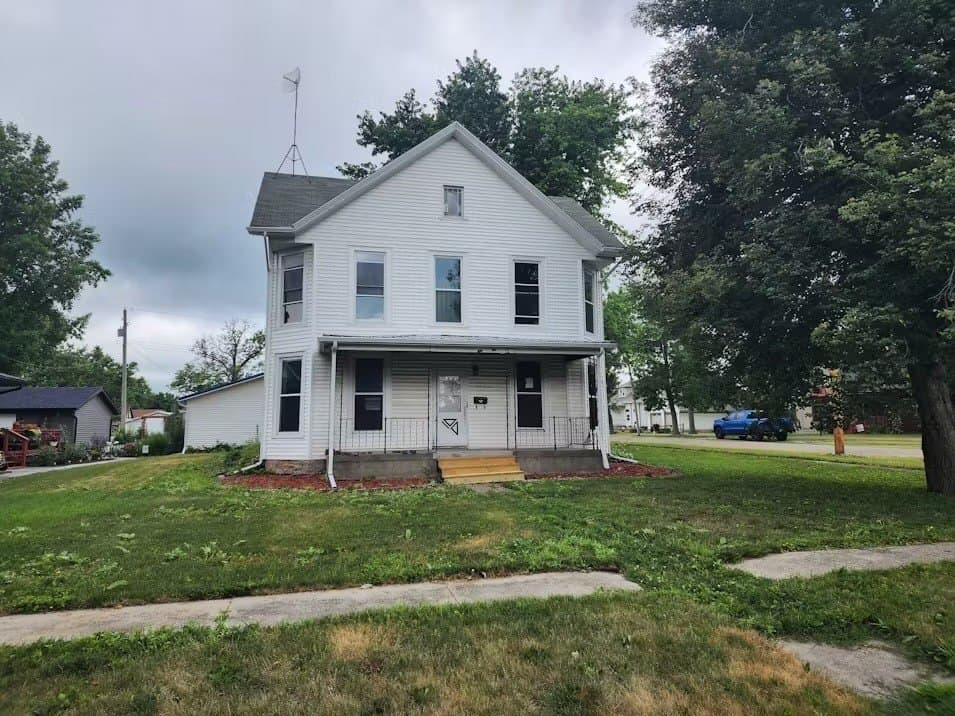 5 bedroom house for sale at 110 N Vine St Bellflower - $54,900