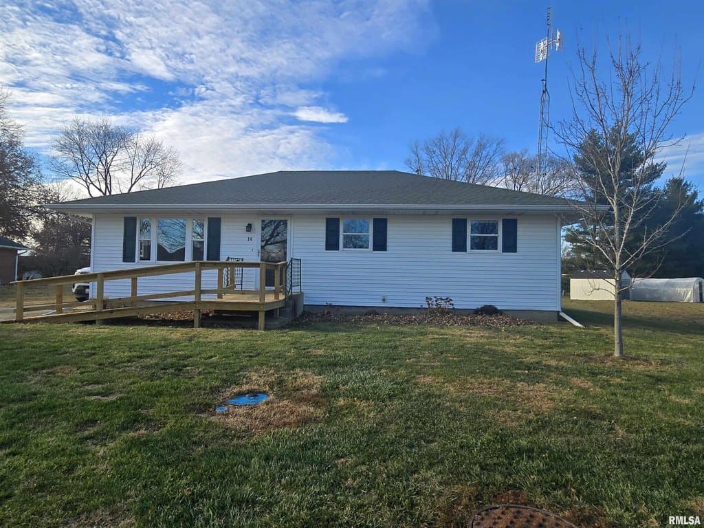 3 bedroom house for sale at 14 Hiel Dr Bushnell - $129,900