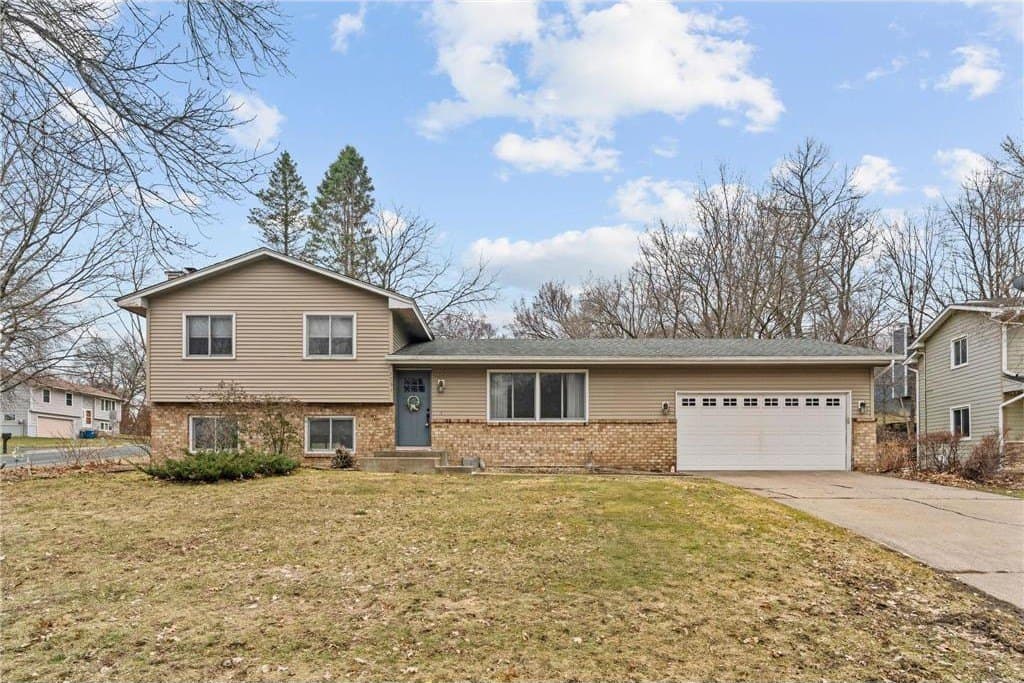 3 bedroom house for sale at 7731 Polaris Ln N Maple Grove 55311 - $379,900