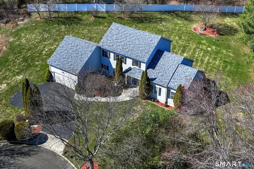 4 bedroom house for sale at 35 Century Ln Milford 06461 - $789,000