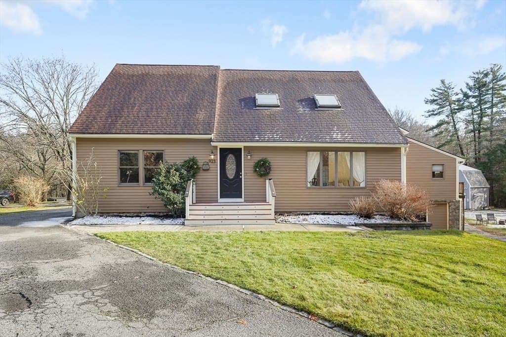 3 bedroom house for sale at 923 Main St Northbridge - $769,999
