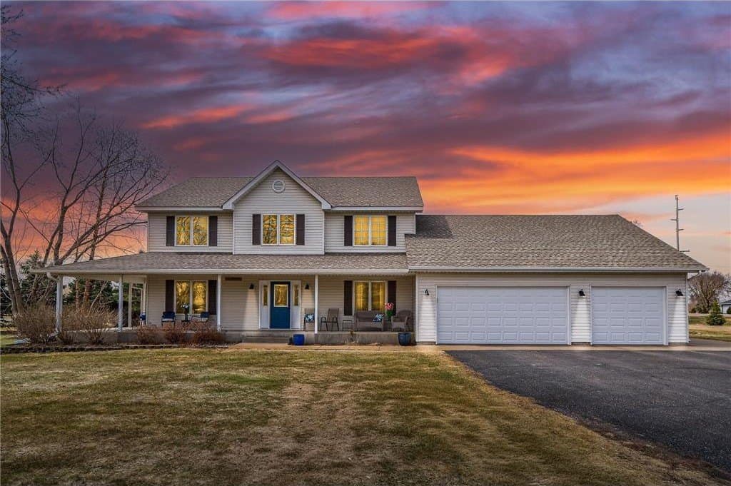 4 bedroom house for sale at 29555 Friendly Ave Cannon Falls - $675,000