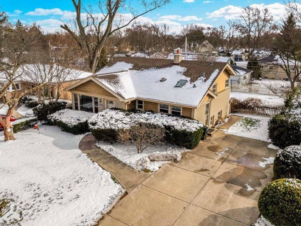 3 bedroom house for sale at 1505 W Euclid Ave Arlington Heights - $375,000