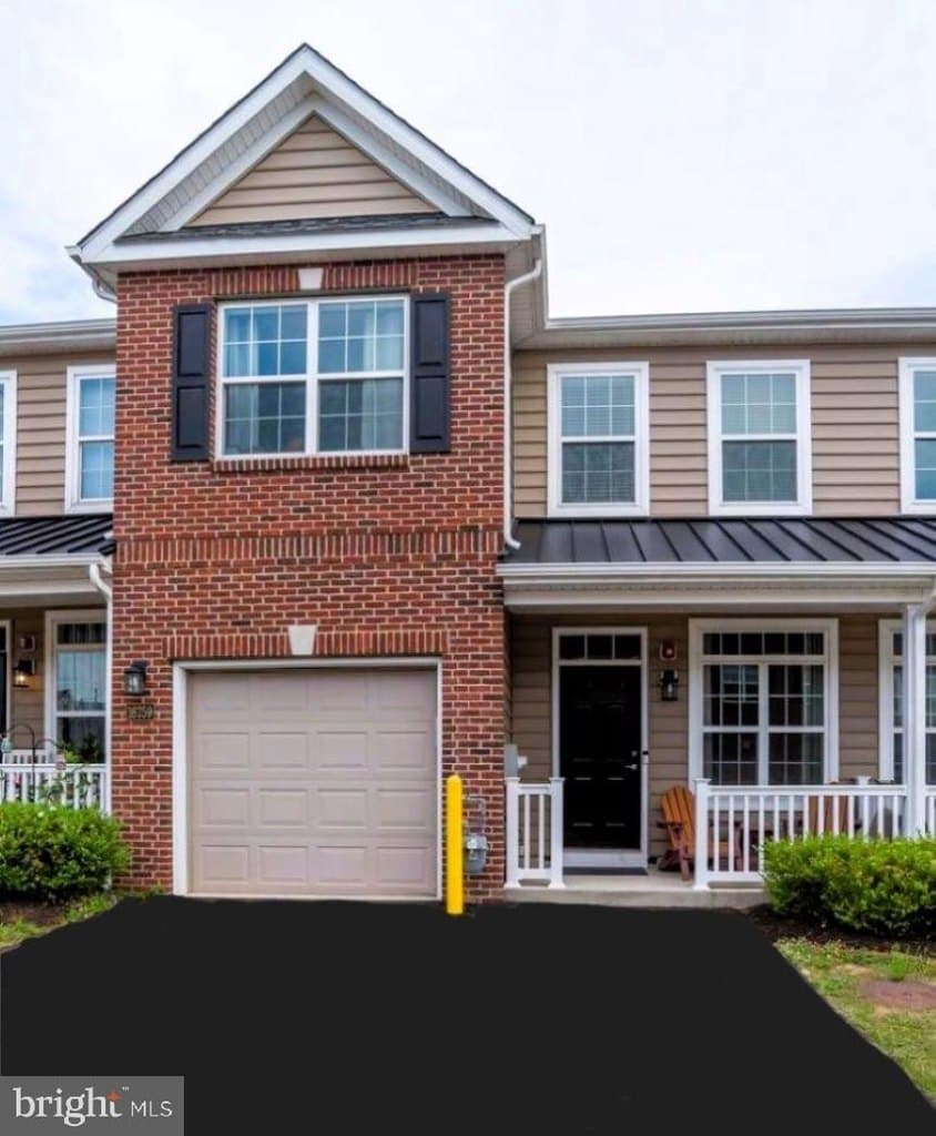 3 bedroom townhouse for sale at 16759 River View Cir Bristol - $499,990