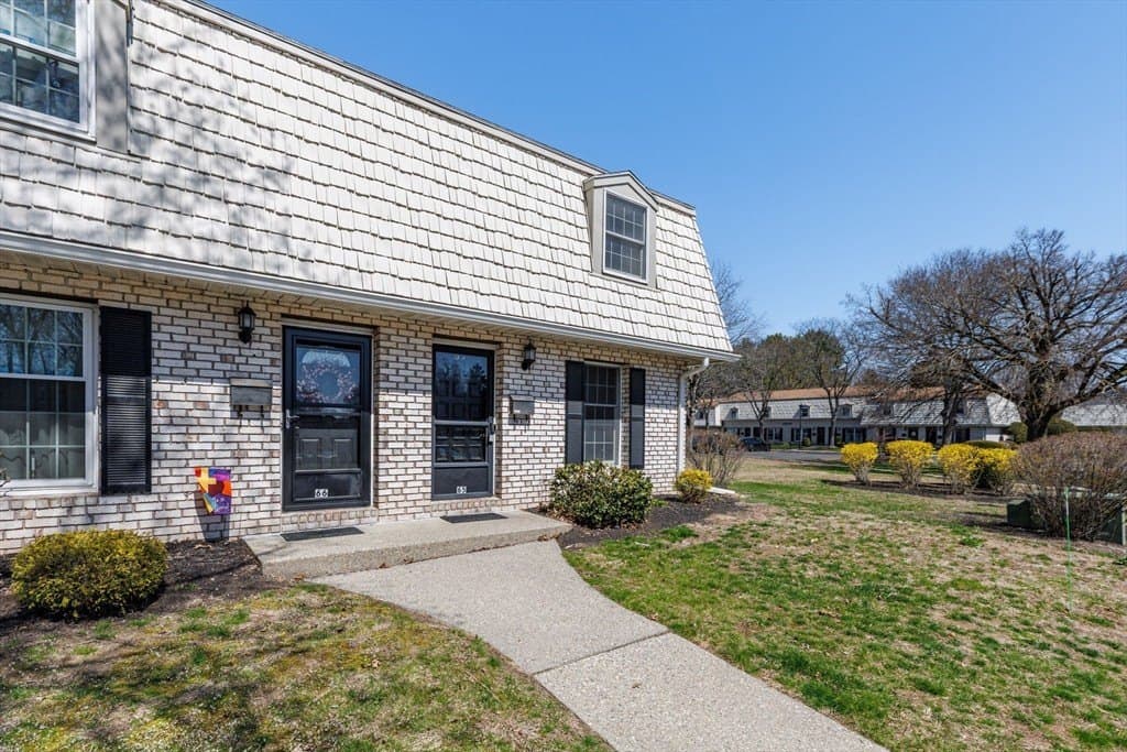 2 bedroom condo for sale at 65 Corey Colonial Unit 65 Agawam Town - $279,900