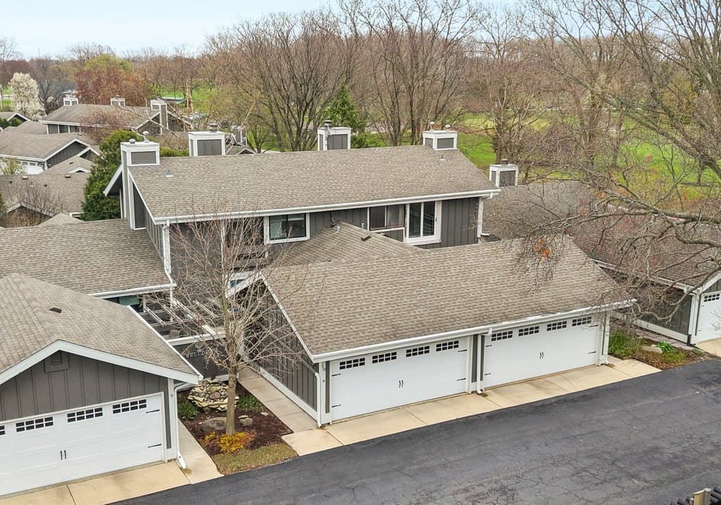 2 bedroom townhouse for sale at 10 W Windsor Ct Sugar Grove 60554 - $334,900