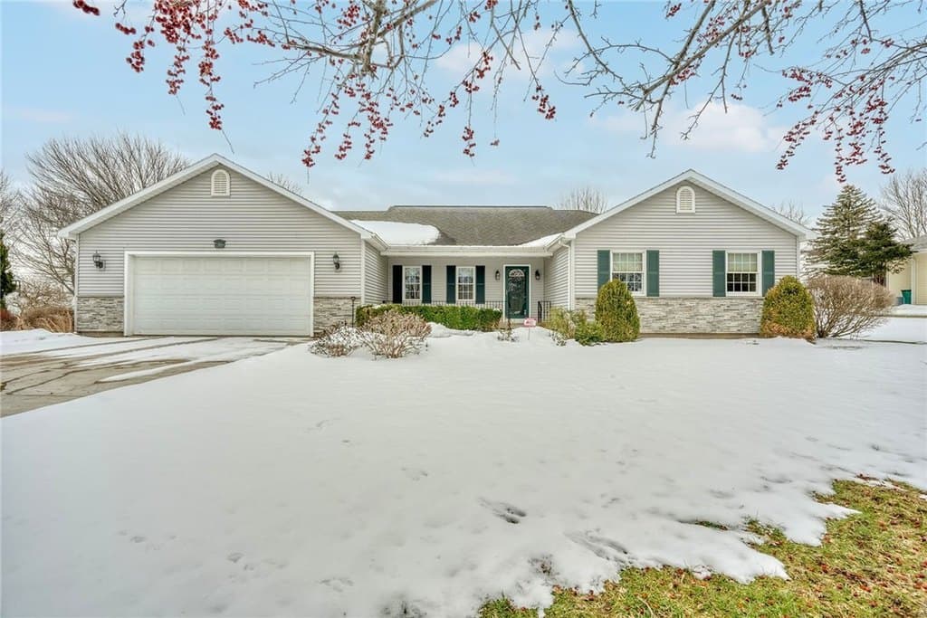 3 bedroom house for sale at 38 Munger St Bergen - $299,900