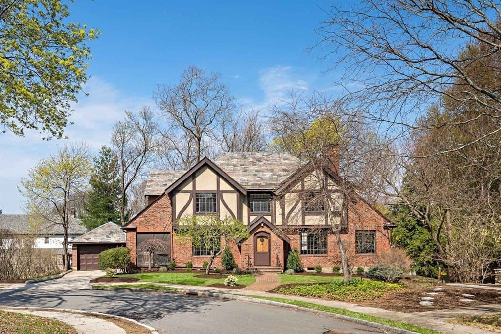 4 bedroom house for sale at 38 Payson Ter Belmont 02478 - $1,950,000