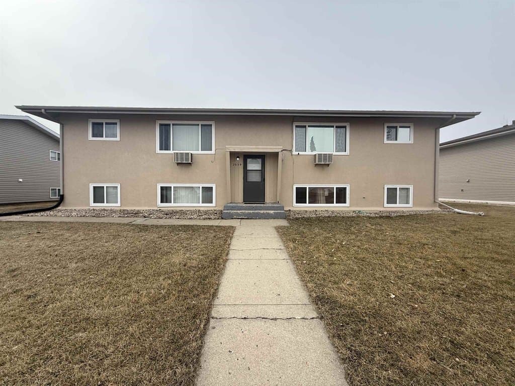 7 bedroom multi-family for sale at 2039 5th St NW Minot 58703 - $259,900