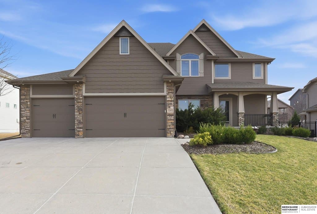 5 bedroom house for sale at 12411 Osprey Ln Papillion 68046 - $645,000
