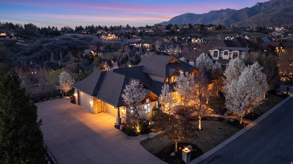 7 bedroom house for sale at 16 Snow Forest Ln Sandy - $2,899,900
