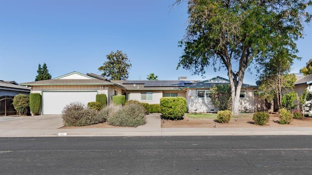 3 bedroom house for sale at 911 Stanford Ave Clovis 93611 - $475,000