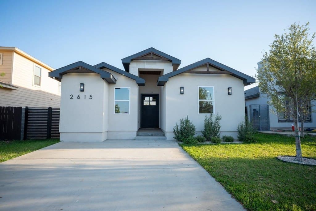 3 bedroom house for sale at 2615 Jean St Laredo - $255,000