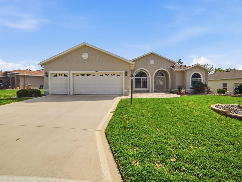 3 bedroom house for sale at 24530 Parlange Ct Leesburg 34748 - $325,000