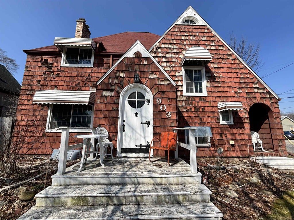 3 bedroom house for sale at 903 S Michigan Ave Saginaw 48602 - $77,700