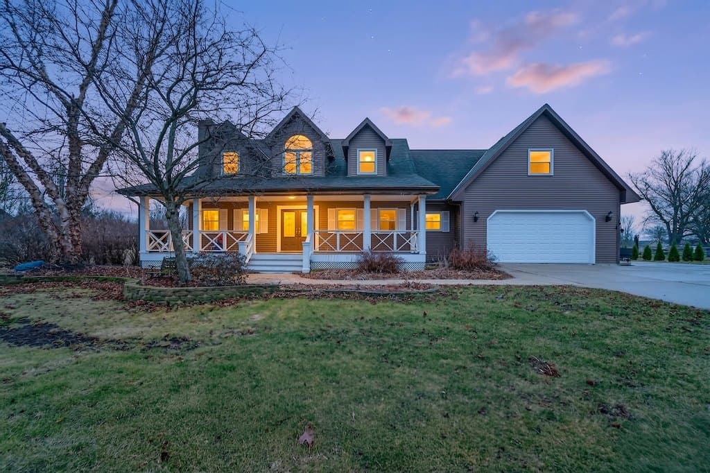 4 bedroom house for sale at W5665 Lake Shore Dr Elkhorn - $639,900