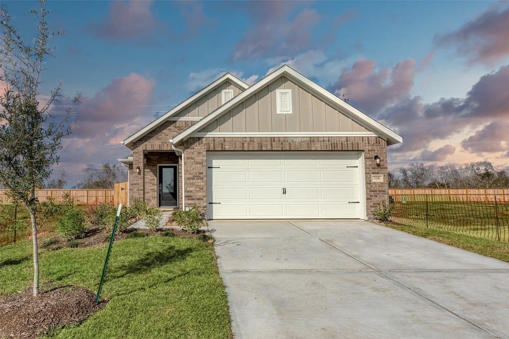3 bedroom house for sale at 739 Hidden Meadow St Bonney - $282,000