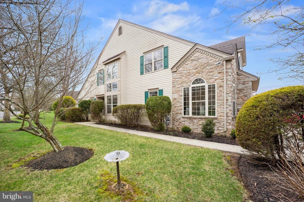 3 bedroom townhouse for sale at 5087 Raintree Ct Doylestown 18902 - $689,700