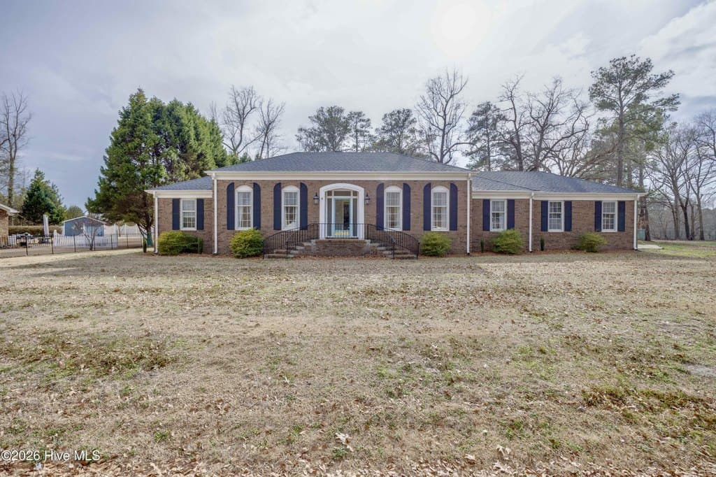 3 bedroom house for sale at 201 Dogwood Dr River Road - $300,000