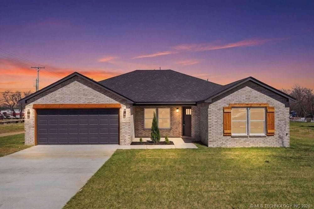 4 bedroom house for sale at 16101 E Oklahoma St Catoosa - $335,000