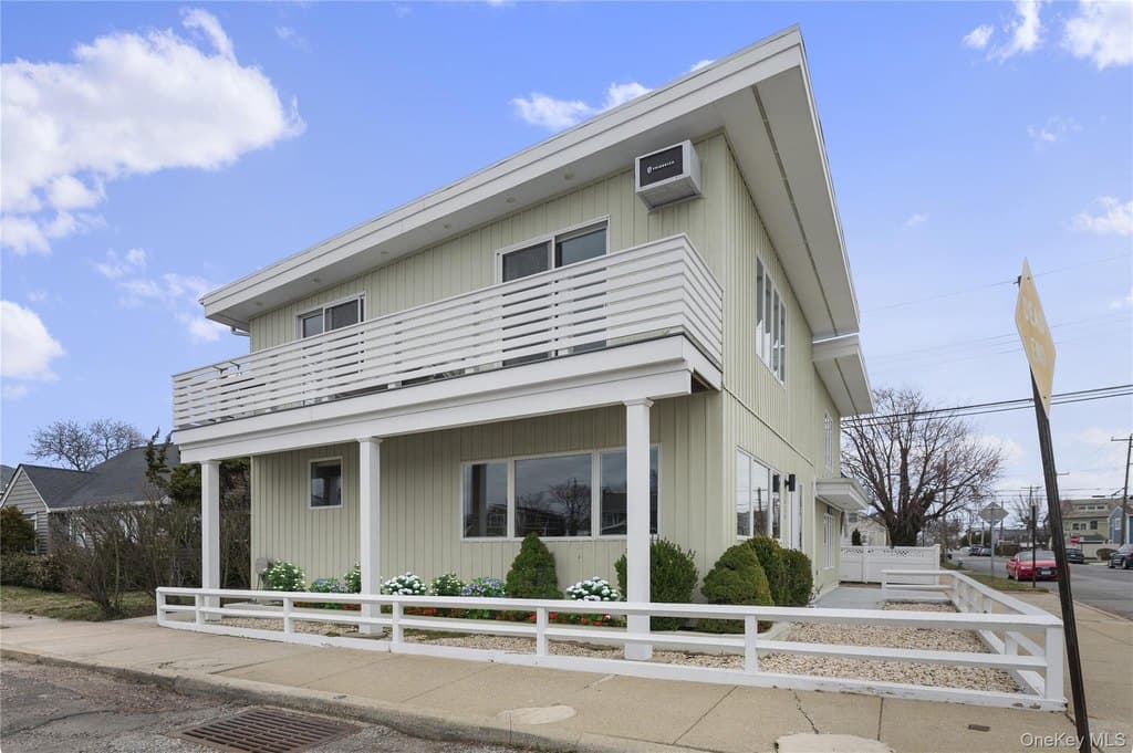 3 bedroom house for sale at 629 E Pine St Long Beach 11561 - $1,275,000