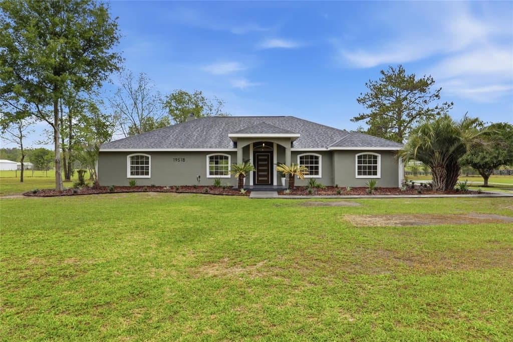 4 bedroom house for sale at 19518 NW 78th Ave Alachua - $750,000