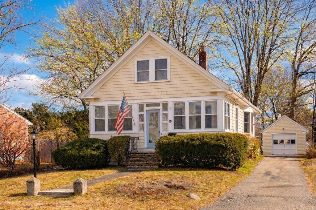 3 bedroom house for sale at 111 Essex Ave Portsmouth 03801 - $810,000
