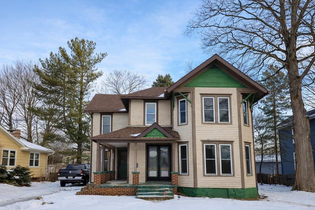 4 bedroom house for sale at 1113 E Cass St Albion - $129,900
