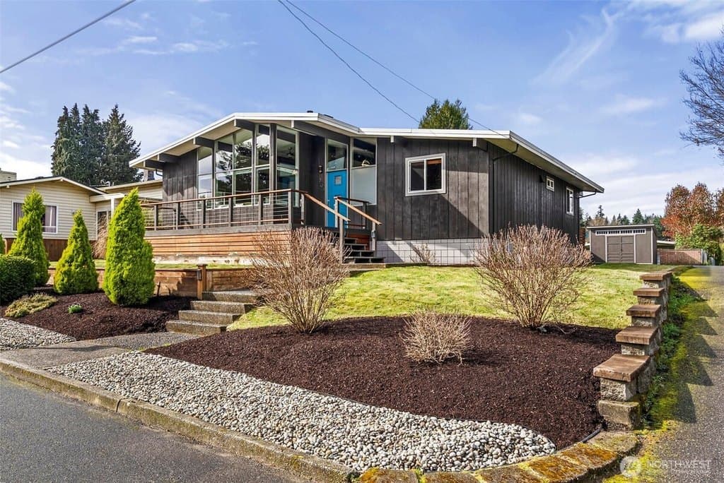 4 bedroom house for sale at 809 N 6th Ave SW Tumwater 98512 - $715,000