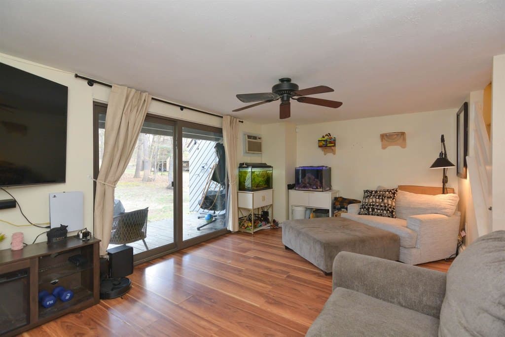 3 bedroom condo for sale at 5 Harwich Ct East Merrimack 03054 - $330,000