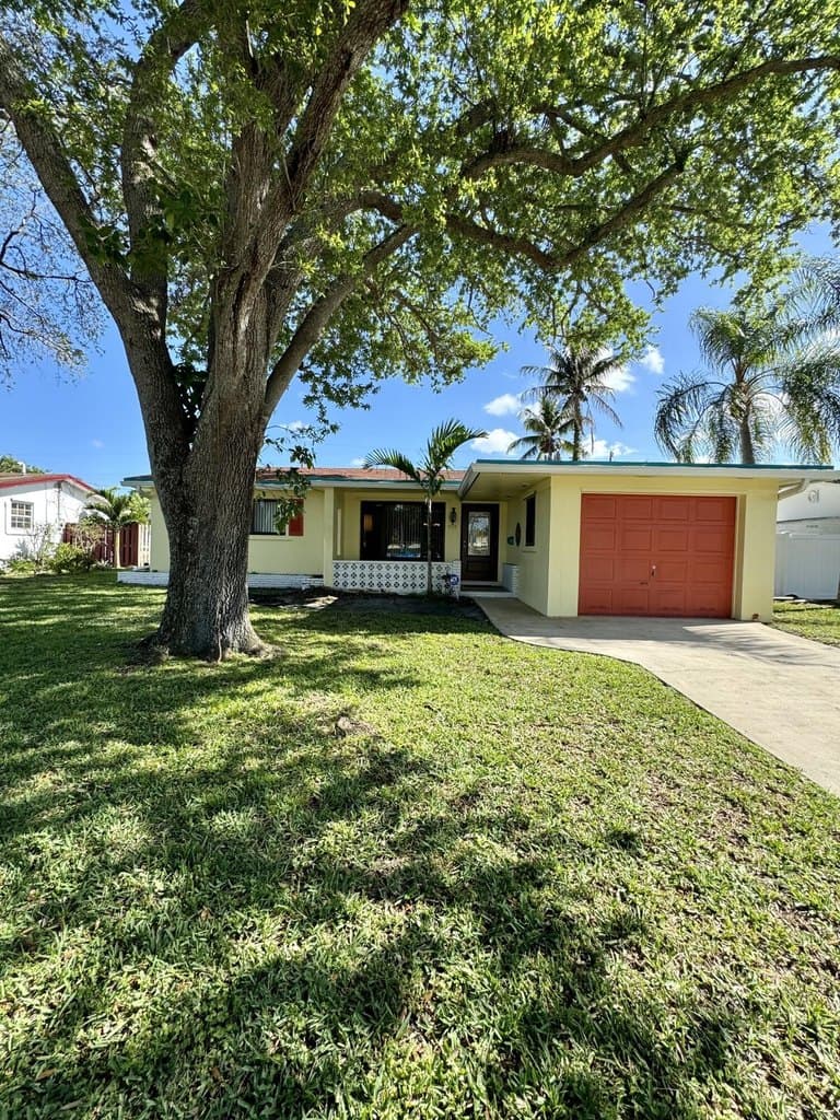 3 bedroom house for sale at 3510 Taft St Hollywood 33021 - $699,900