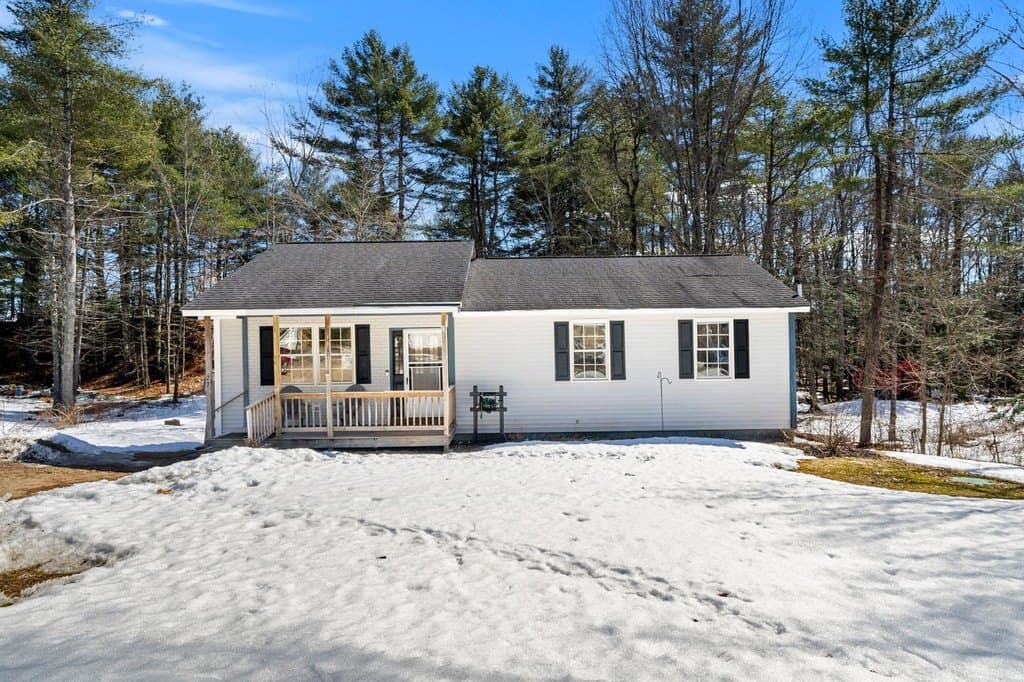 3 bedroom house for sale at 27 Barnes Ave Alton - $385,000