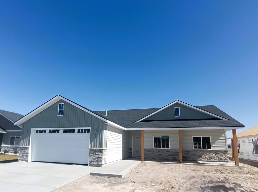 4 bedroom house for sale at 2419 Lotus Ave Burley - $399,000