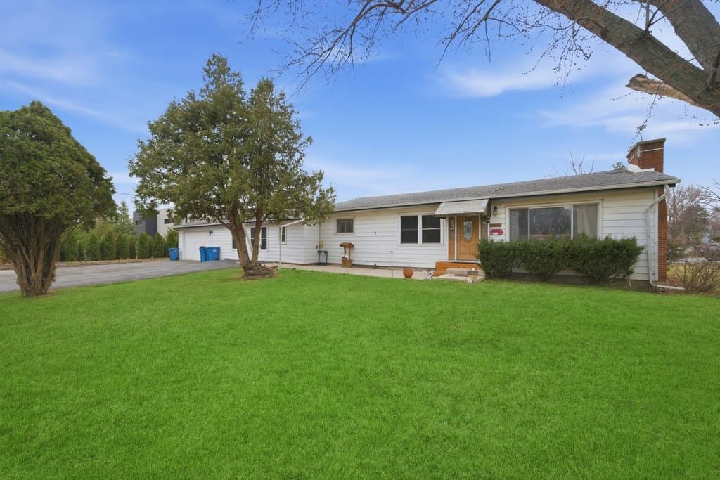 3 bedroom house for sale at 810 N Cherry St Addison - $429,999