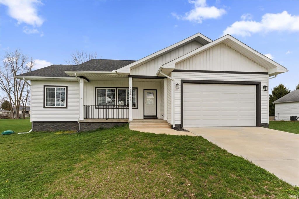 4 bedroom house for sale at 24785 N Shore Dr Simonton Lake 46514 - $425,000