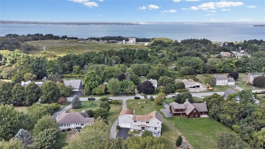 4 bedroom house for sale at 10 J H Dwyer Dr Middletown 02842 - $1,199,000