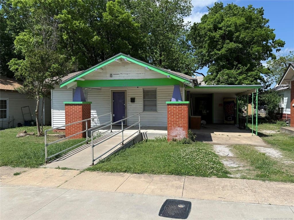 3 bedroom house for sale at 514 E 12th St Ada - $84,999