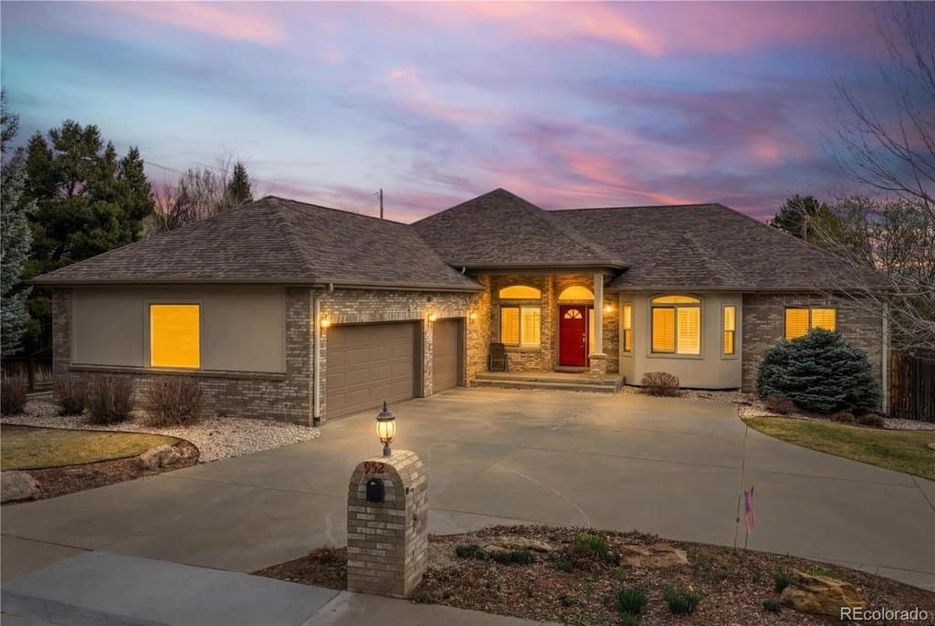 5 bedroom house for sale at 952 Xenon Ct Applewood - $1,250,000