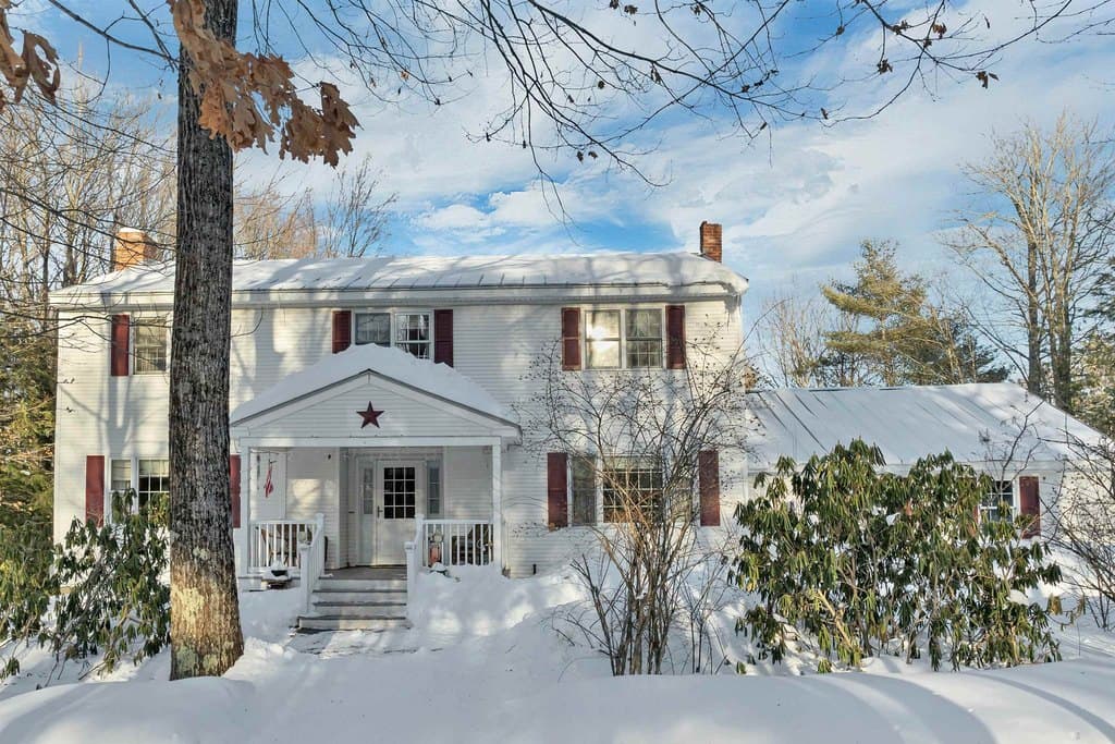 4 bedroom house for sale at 22 Nancy Ct Alton - $582,900