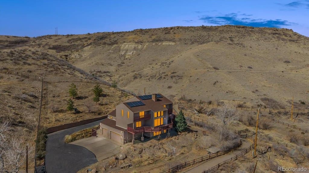 4 bedroom house for sale at 2095 Elderberry Rd Applewood - $1,700,000