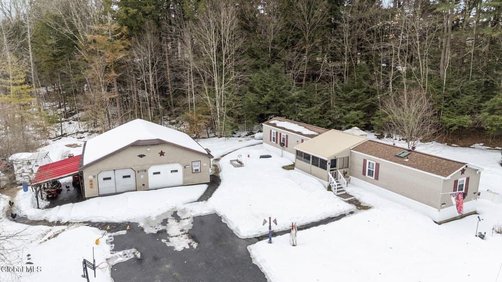 3 bedroom mobile home for sale at 1188 County Road 110 Broadalbin - $215,000