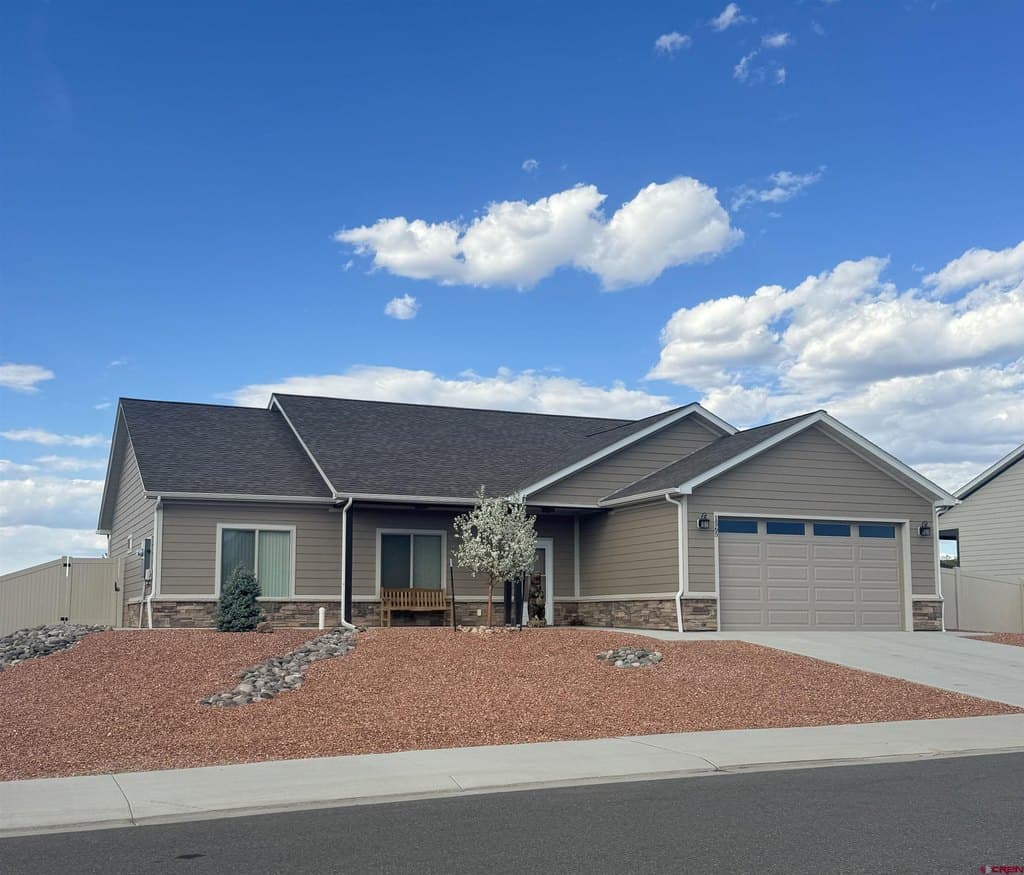 3 bedroom house for sale at 1565 Hickory Dr Montrose 81401 - $499,900